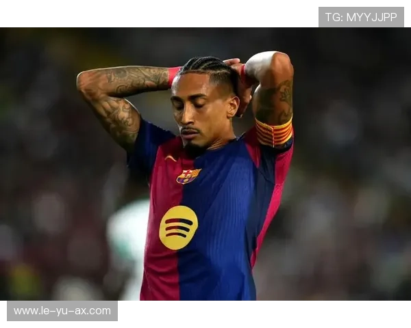 拉菲尼亚双脚技术大爆发，展现多面进攻威胁