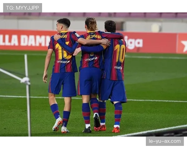 拉菲尼亚长期腿伤困扰，未来赛季前景蒙上阴影