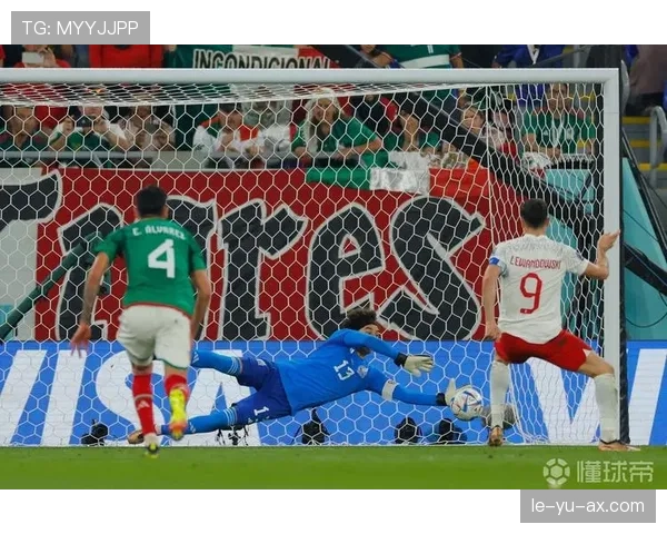 莱万多夫斯基高光瞬间回顾：传奇射手再度绽放足球舞台