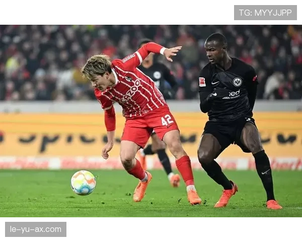 德甲新星闪耀引豪门争抢，青年才俊表现稳健成转会焦点