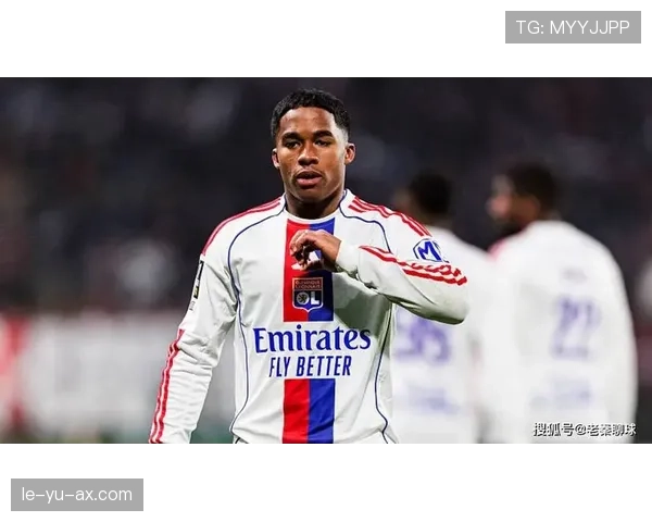 恩德里克与队友默契配合，球队表现稳健迎来新一轮佳绩